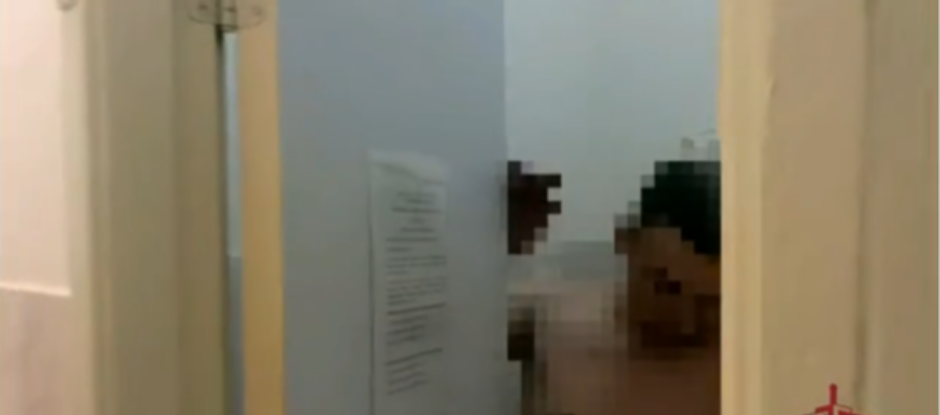 POLUGOLI MUŠKARAC PRONAĐEN U TOALETU VRTIĆA! Provalio tokom noći, evo šta je izjavio (VIDEO)